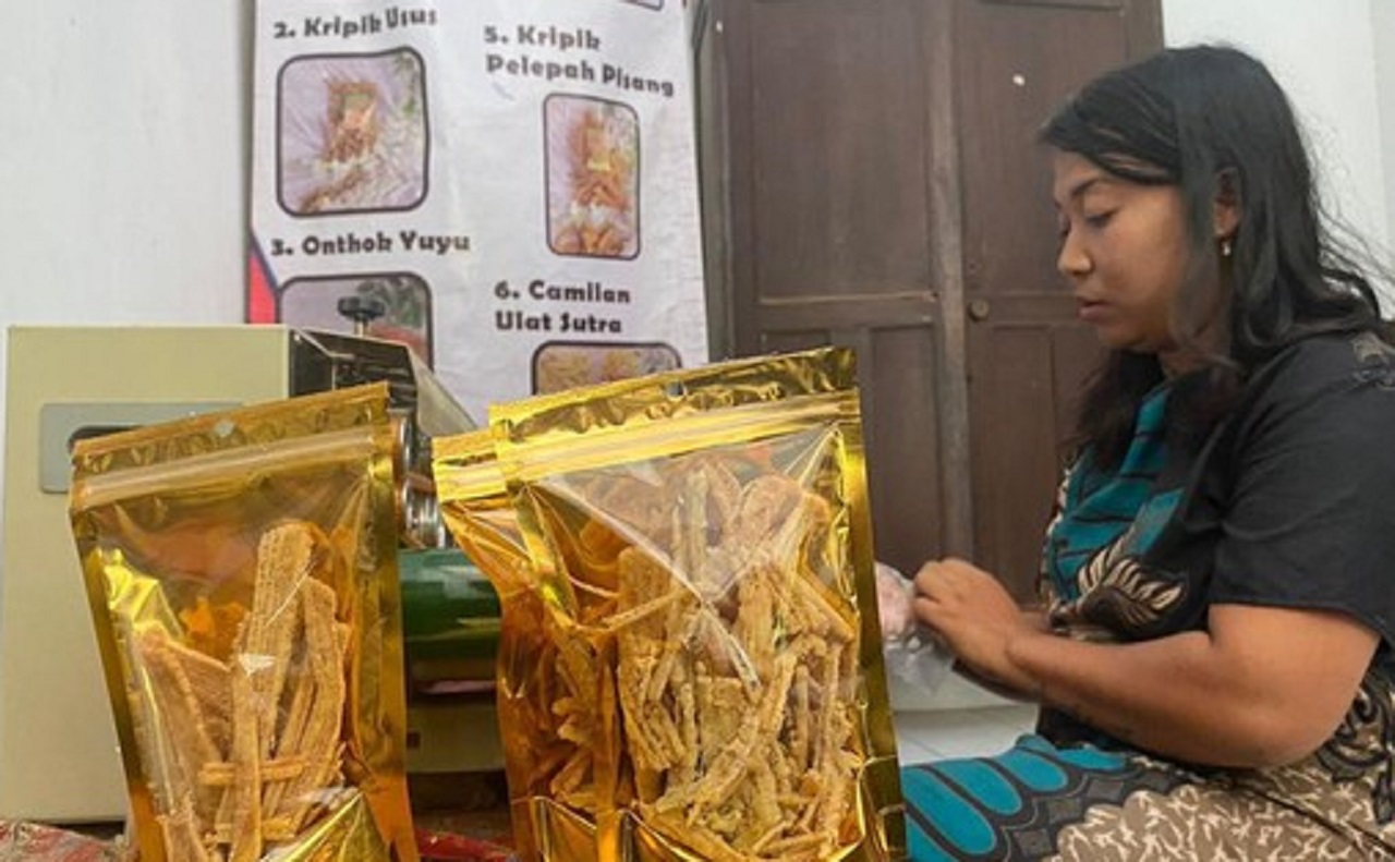 Salah satu produksi olahan bonggol pisang khas malang yang jadi camilan unik favorit banyak konsumen. SP/ MLG