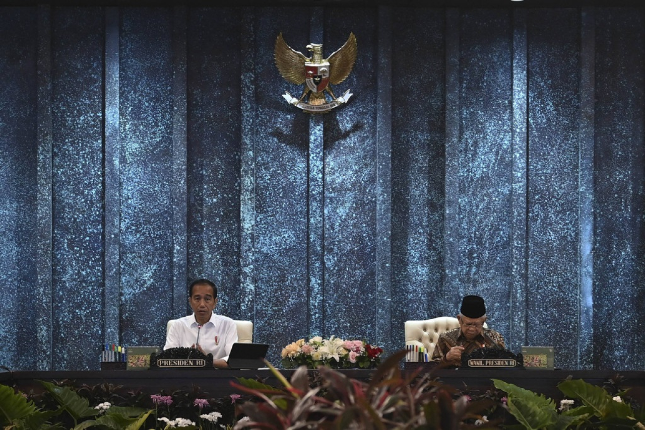 Momen Presiden Joko Widodo bersama Wakil Presiden Ma'ruf Amin, saat memimpin sidang kabinet di Istana Garuda, IKN, pada Senin (12/8/2024) atau lima hari menjelang hari perayaan HUT RI ke-79 di Istana Negara IKN, Sabtu mendatang.