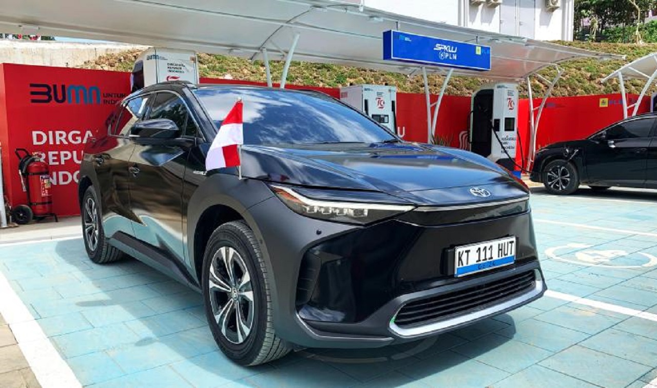 Tampilan Toyota bZ4X yang turut serta mendukung mobilitas rangkaian VVIP HUT RI Ke-79 di IKN. SP/ JKT