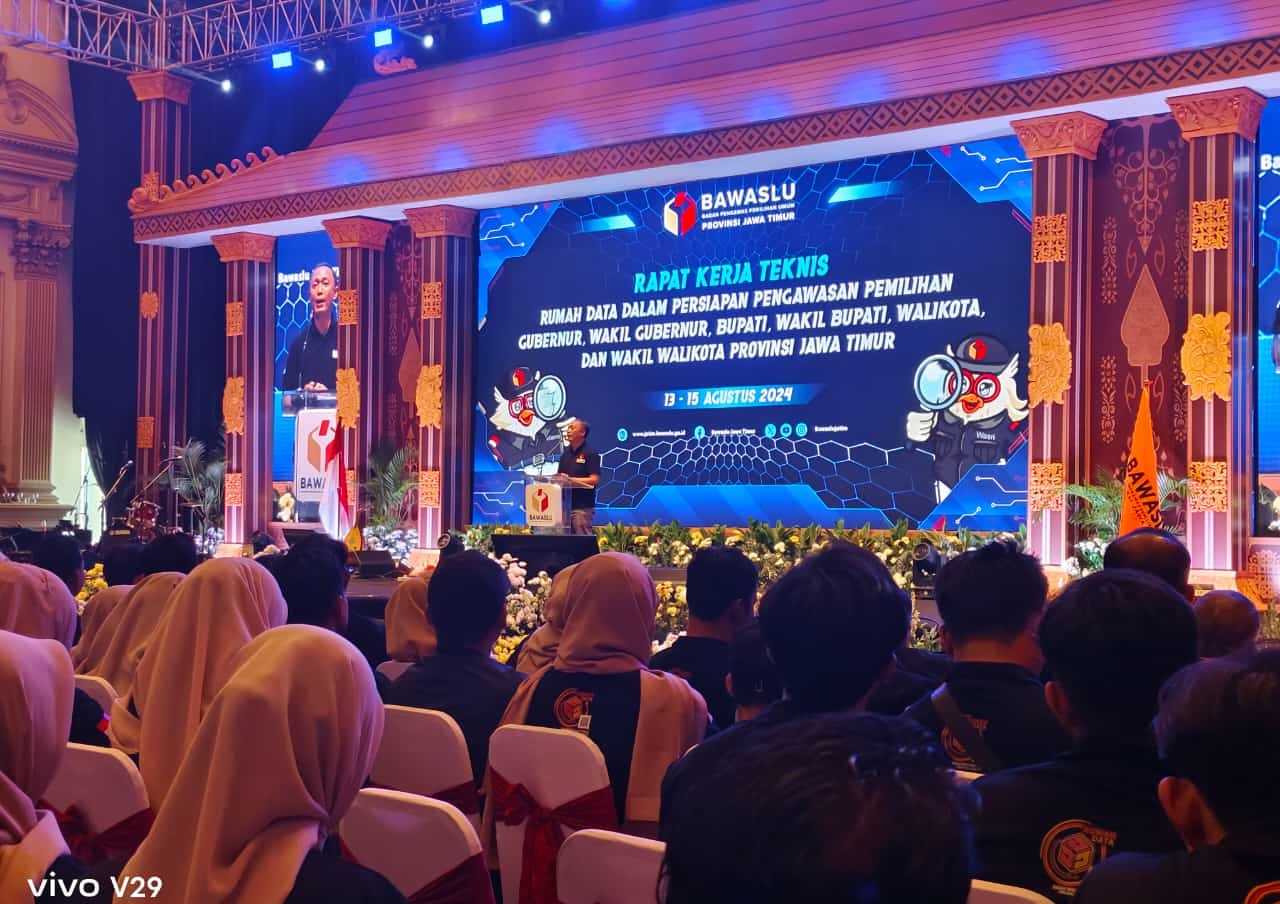 Bawaslu Provinsi Jawa Timur saat melaunching Rumah Data