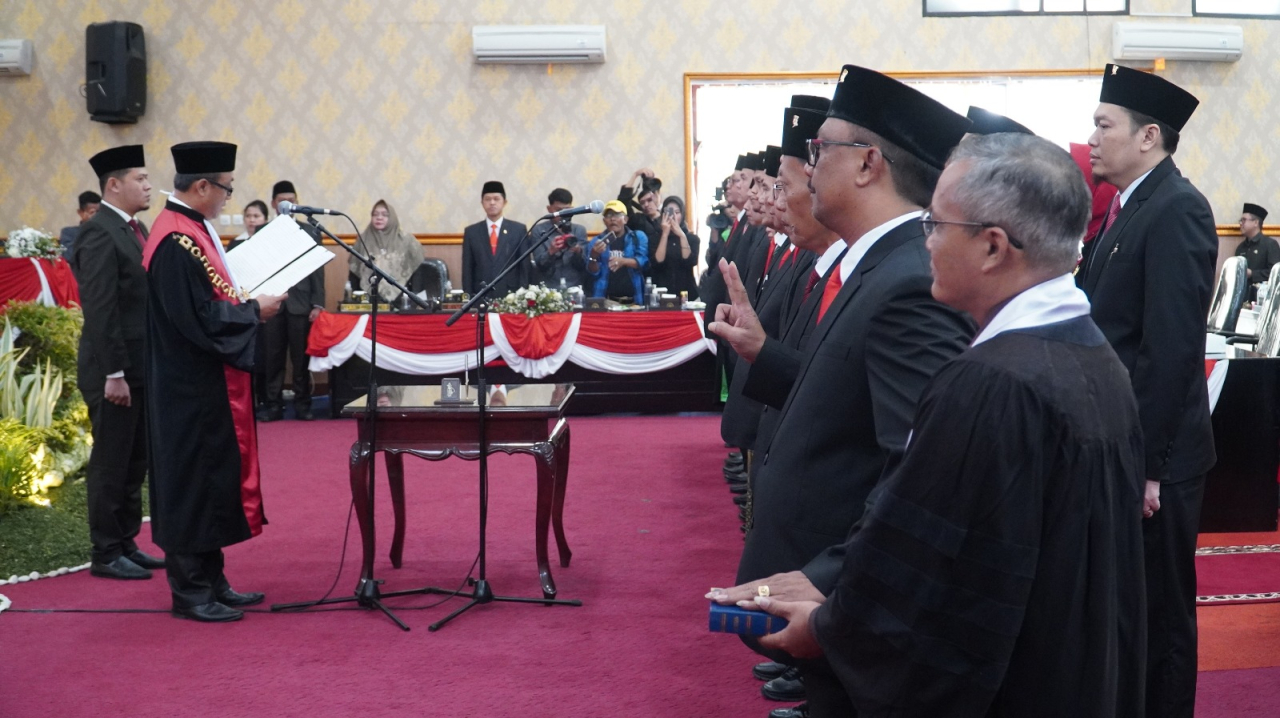 Saat pelantikan oleh Ketua PN Blitar.