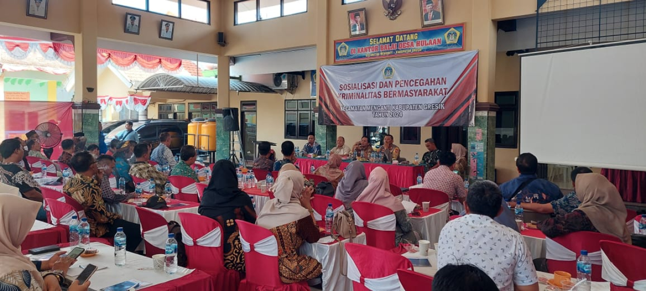 Suasana kegiatan bimtek AKD Menganti seputar penyuluhan hukum oleh aparat penegak hukum dan kejurnalistikan oleh praktisi jurnalistik, bertempat di Balai Desa Hulaan, Kecamatan Menganti, Gresik. SP/M Aidid