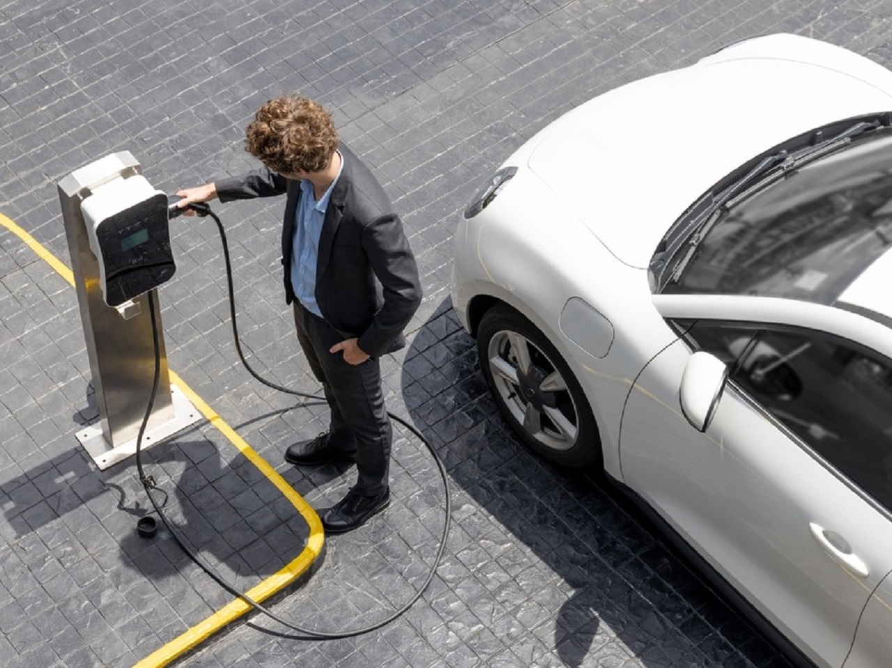 Ilustrasi. Isi daya mobil listrik BYD. SP/ JKT