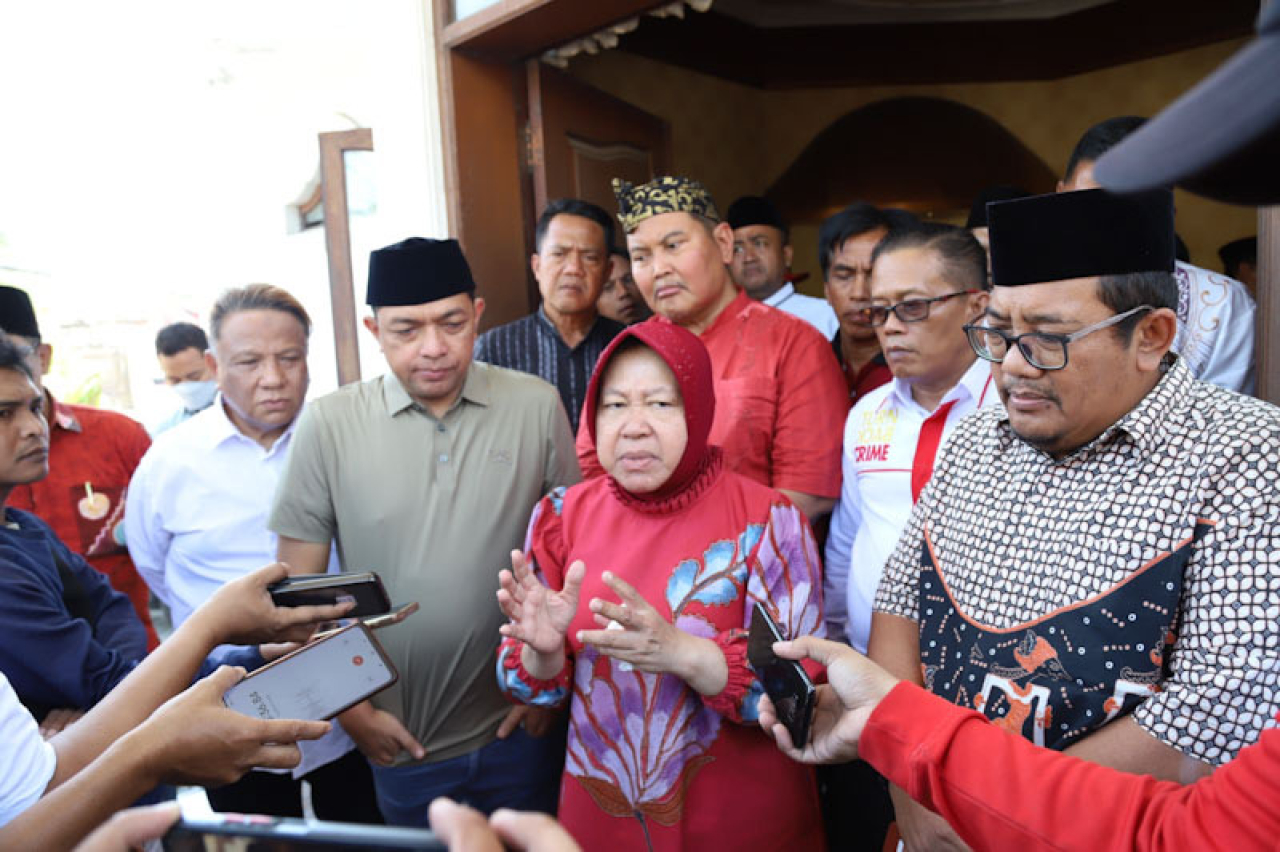 Cagub Jatim Tri Rismaharini dan Cawagub Gus Hans di Posko Relawan Jl Gayungsari Barat Surabaya, 7/9/2024.