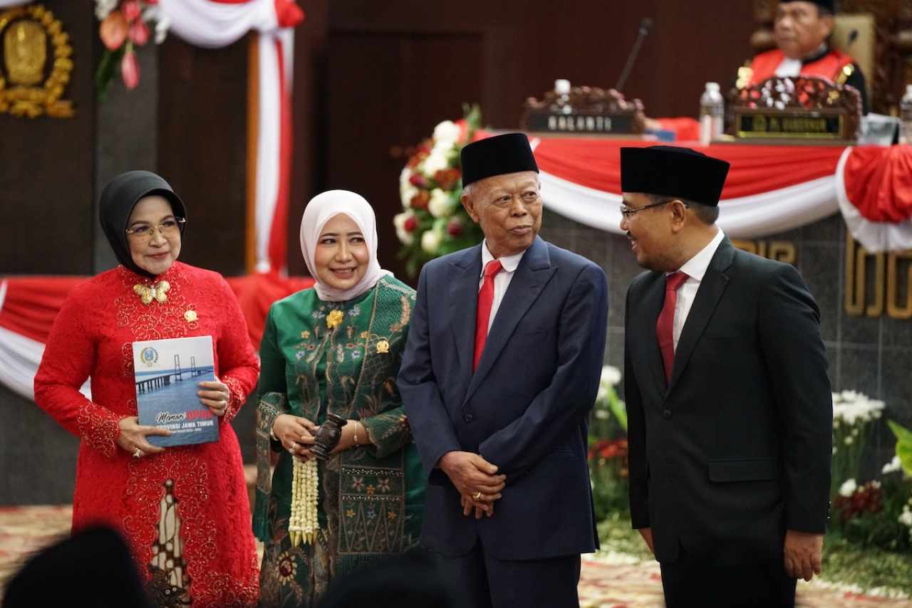 Serah Terima Ketua DPRD Jatim periode 2019-2024 dengan Pimpinan Sementara DPRD Jatim periode 2024-2029 usai pelantikan, 31/8/2029. 