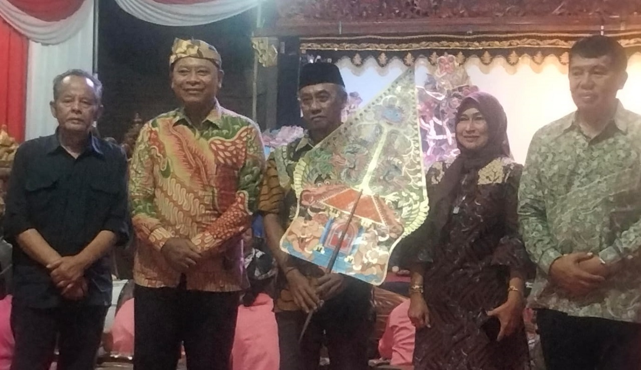 Pagelaran wayang  kulit gagrak porongan di Desa Wage Kecamatan Taman, Sidoarjo. SP/ HIKMAH