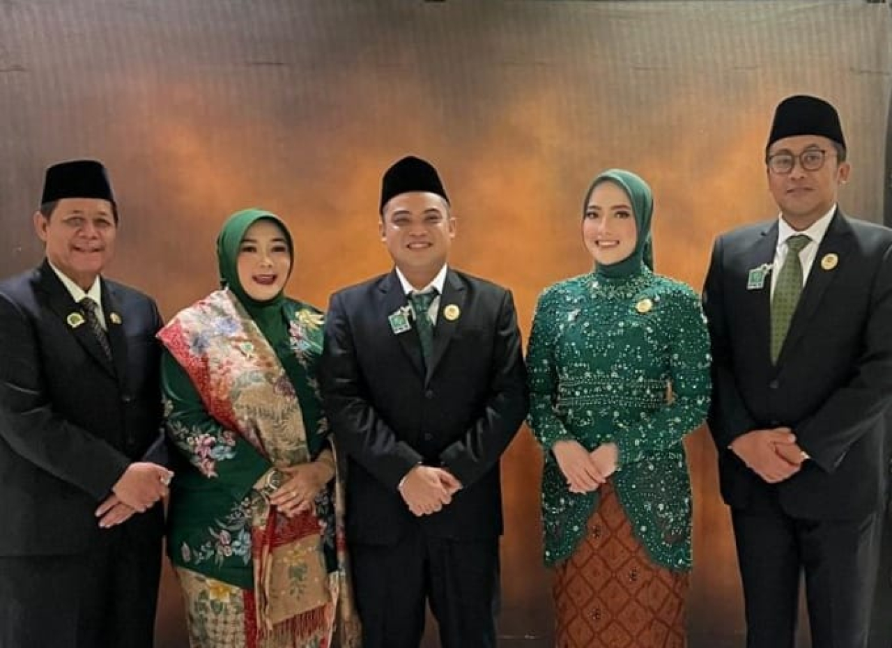 Laila Mufidah Wakil Ketua DPRD Kota Surabaya kedua dari bersama Jajaran Fraksi PKB DPRD Surabaya usai pelantikan. SP/ALQ