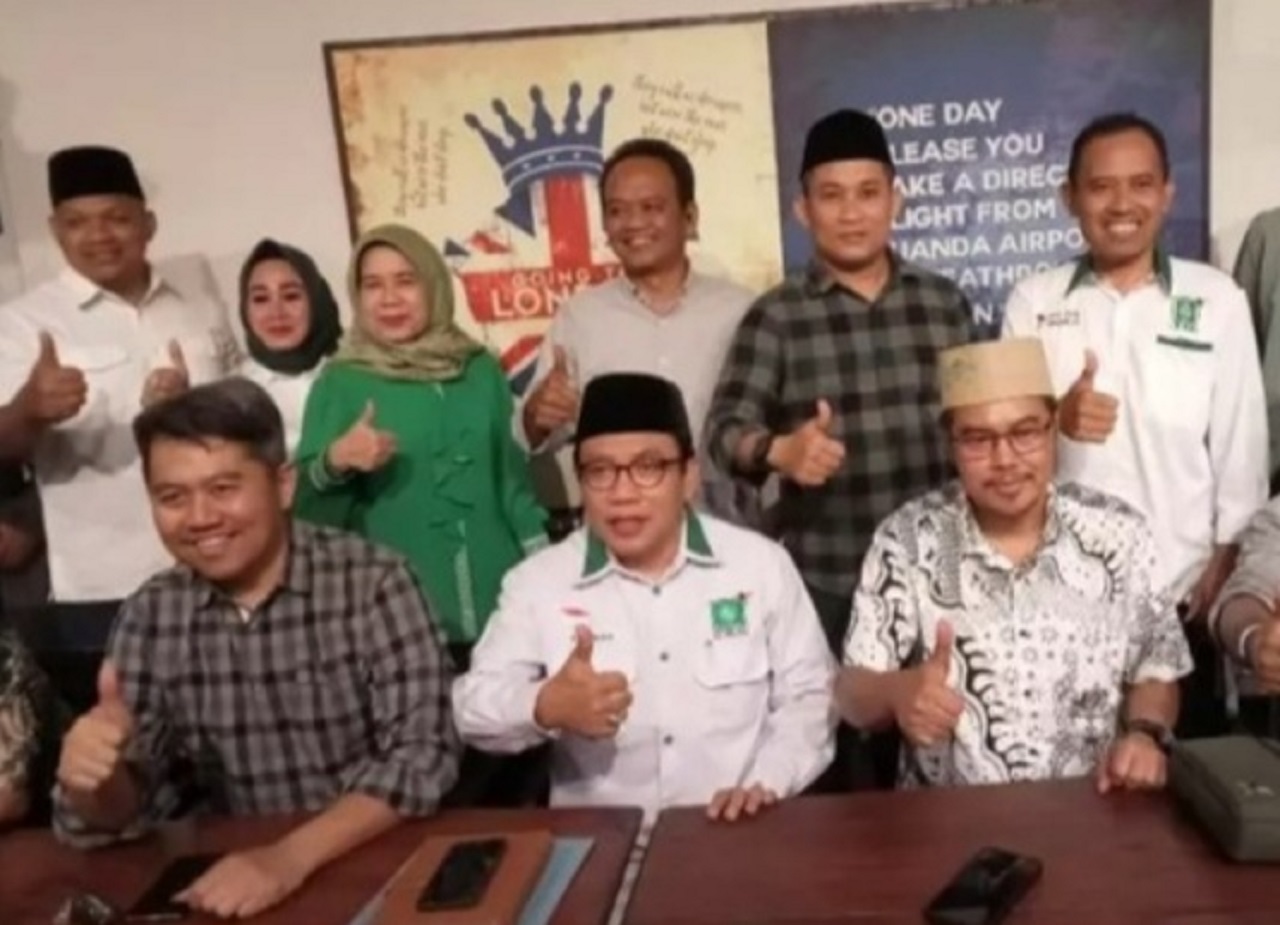 Posisi duduk kiri Bacabub mas Iin, Mantan Ketua DPRD Usman, Ketua DPC PKB Sidoarjo Abdillah Nasih SP/ Hikmah