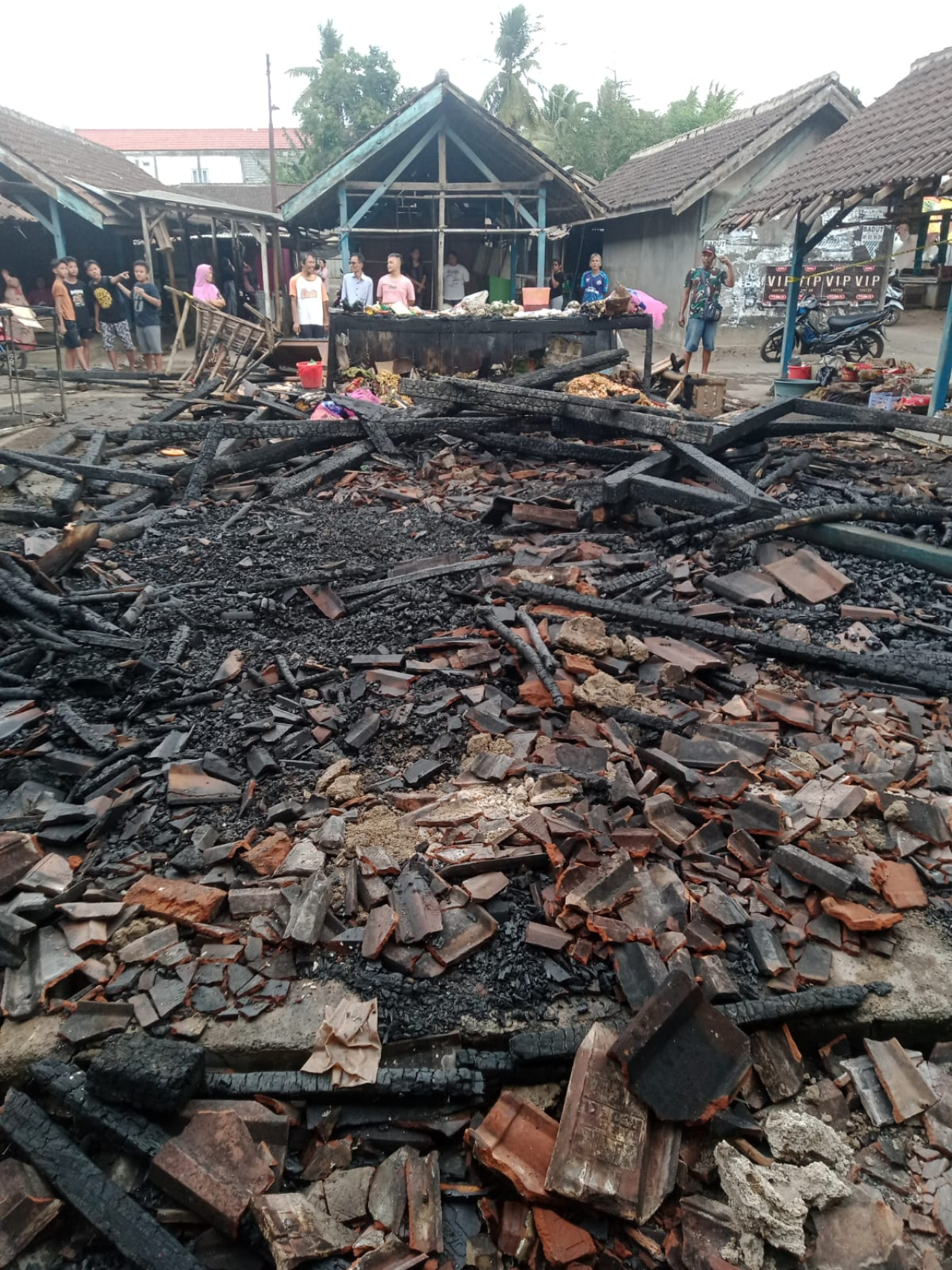 Kondisi kios pasca api berhasil dipadamkan. SP/Lestariono 