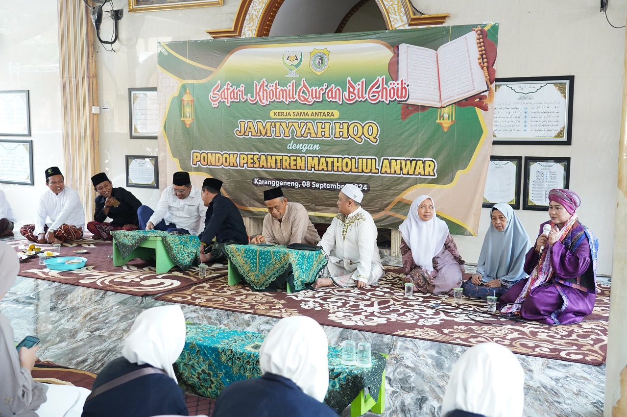 Bakal Calon Gubernur dan Wakil Gubernur Jatim Luluk-Lukman bersilaturrahmi ke PP Matholiul Anwar Lamongan. SP/ RIKO