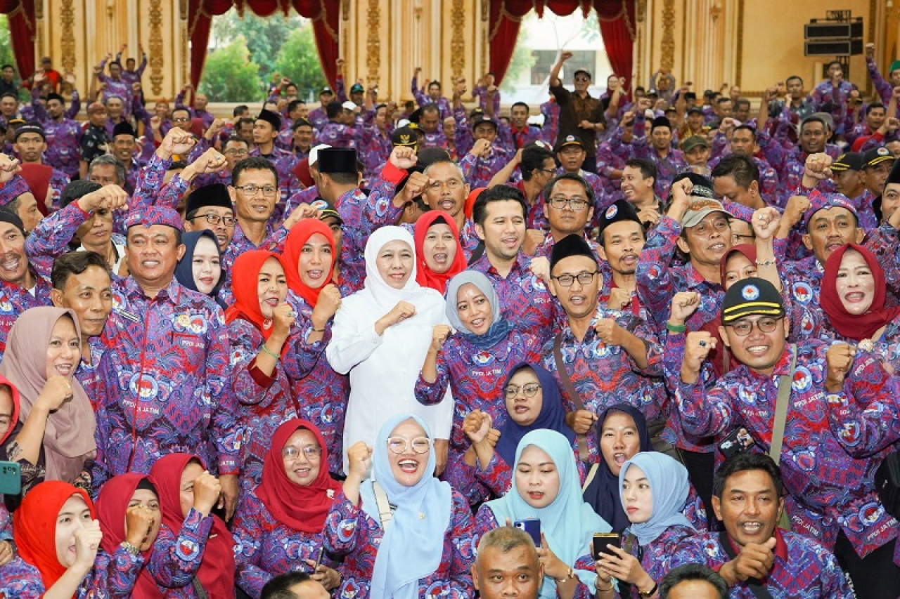 Khofifah Indar Parawansa dan Emil Elestianto Dardak menghadiri undangan  penutupan Rapimda Persatuan Perangkat Desa Indonesia (PPDI) Jawa Timur. SP/ RIKO