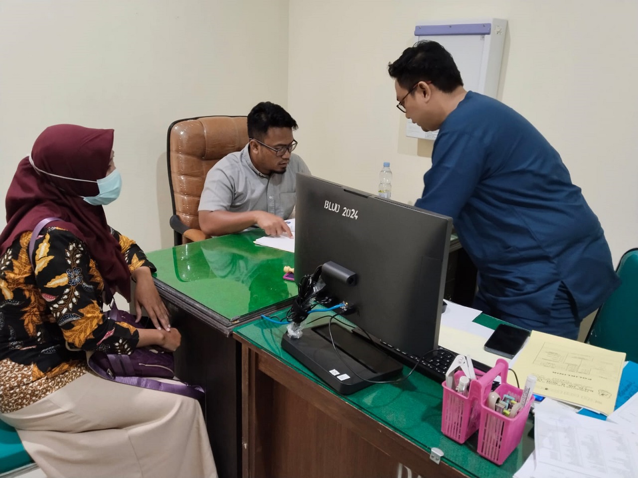 Telah hadir Dokter Bima Satriono Purwanto Sp.OT, Spesialis di Poliklinik Orthopedi RSUDMA Sumenep. SP/ AR