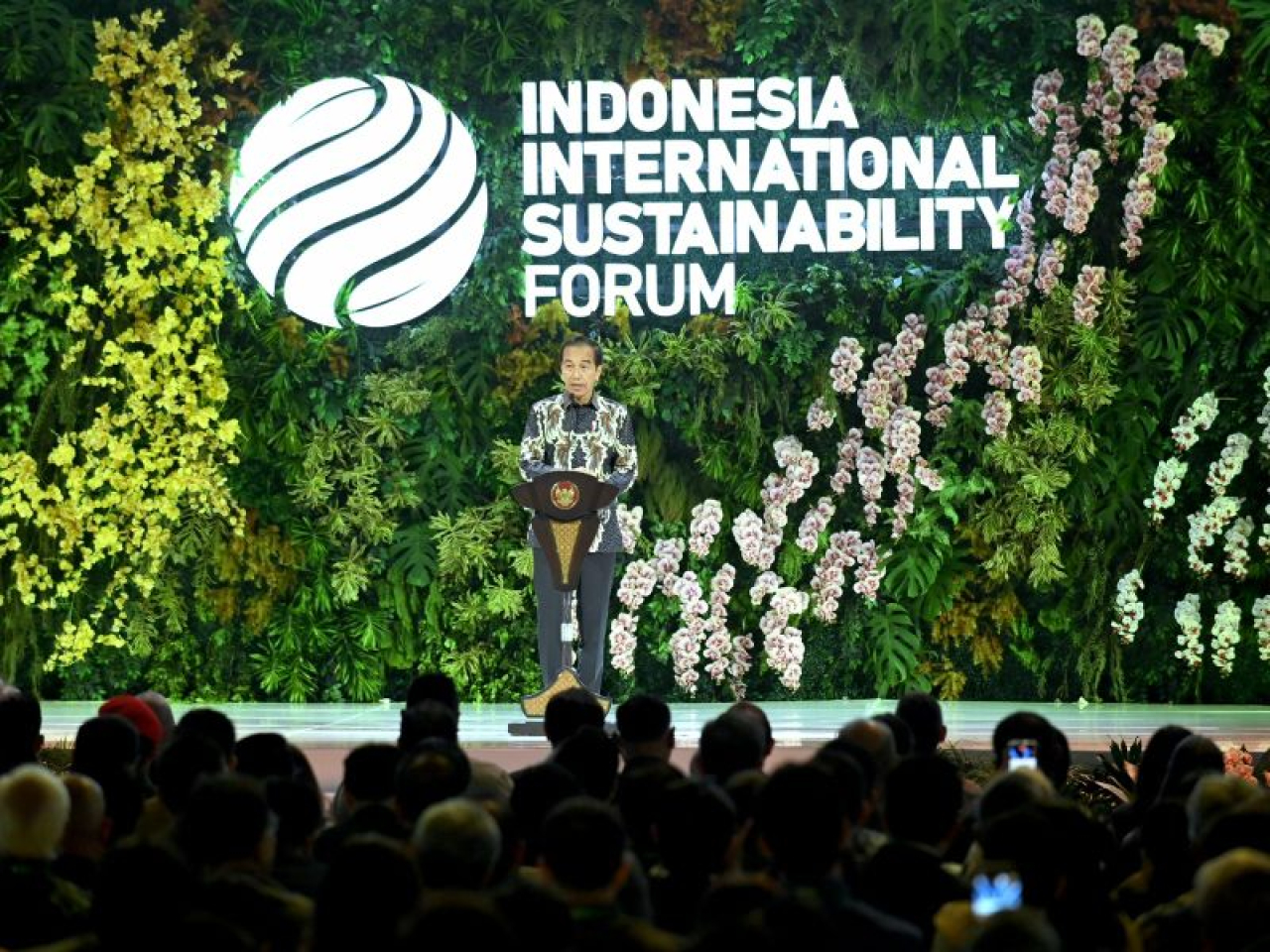 Presiden Joko Widodo saat membuka Indonesia International Sustainability Forum (IISF) 2024 di Jakarta Convention Center pada Kamis (5/9/2024). Foto/Humas PLN