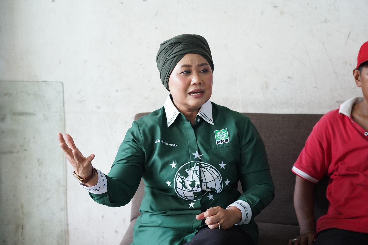 Bakal Calon Gubernur Jawa Timur Luluk Nur Hamidah mengunjungi Pasar Induk Agrobis (Pasar Puspa Agro) di Sidoarjo. SP/ RIKO