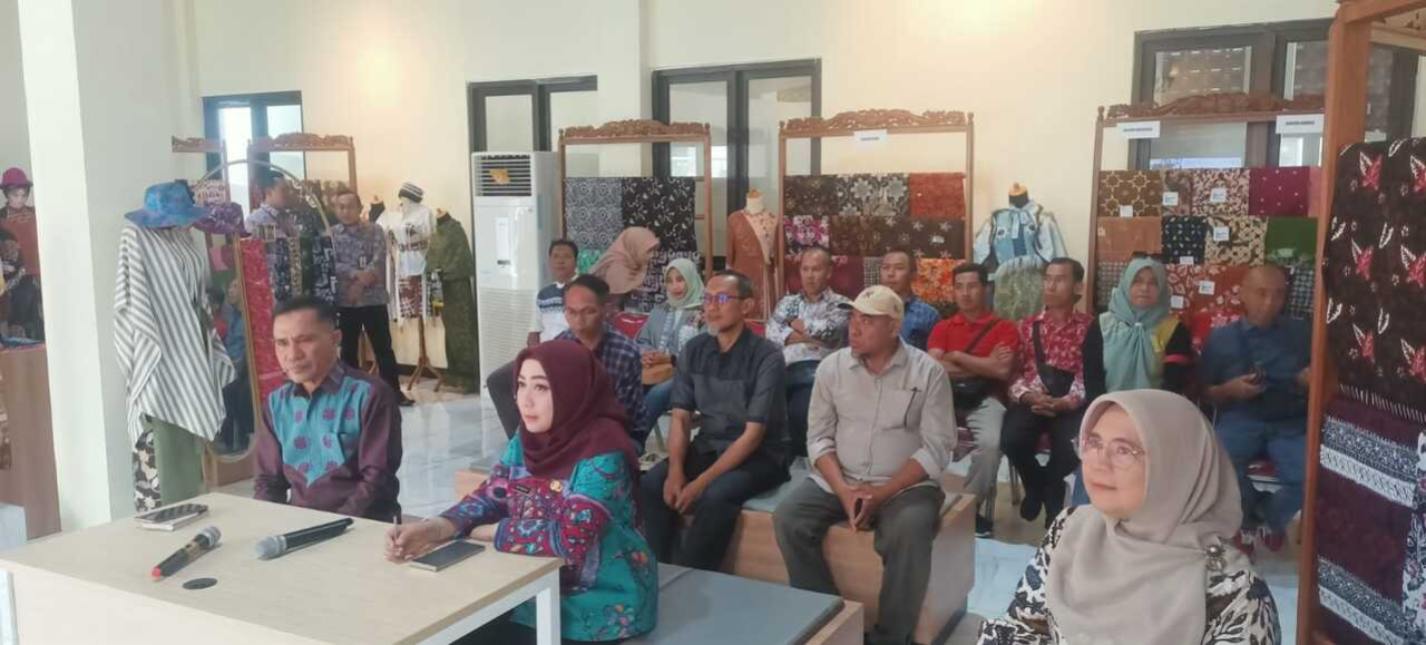 Kepala Diskopukmperindag Kota Mojokerto saat menjadi nara sumber zoom meeting Kemenperin RI. SP/ DWI