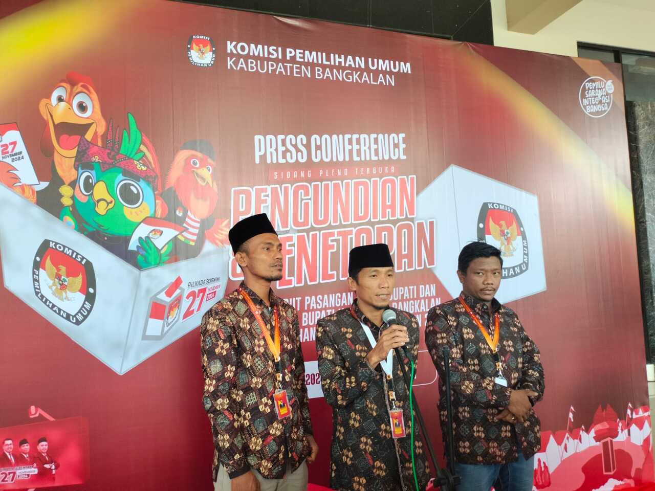 Jajaran KPU saat press konference usai pengundian nomor urut. Wah