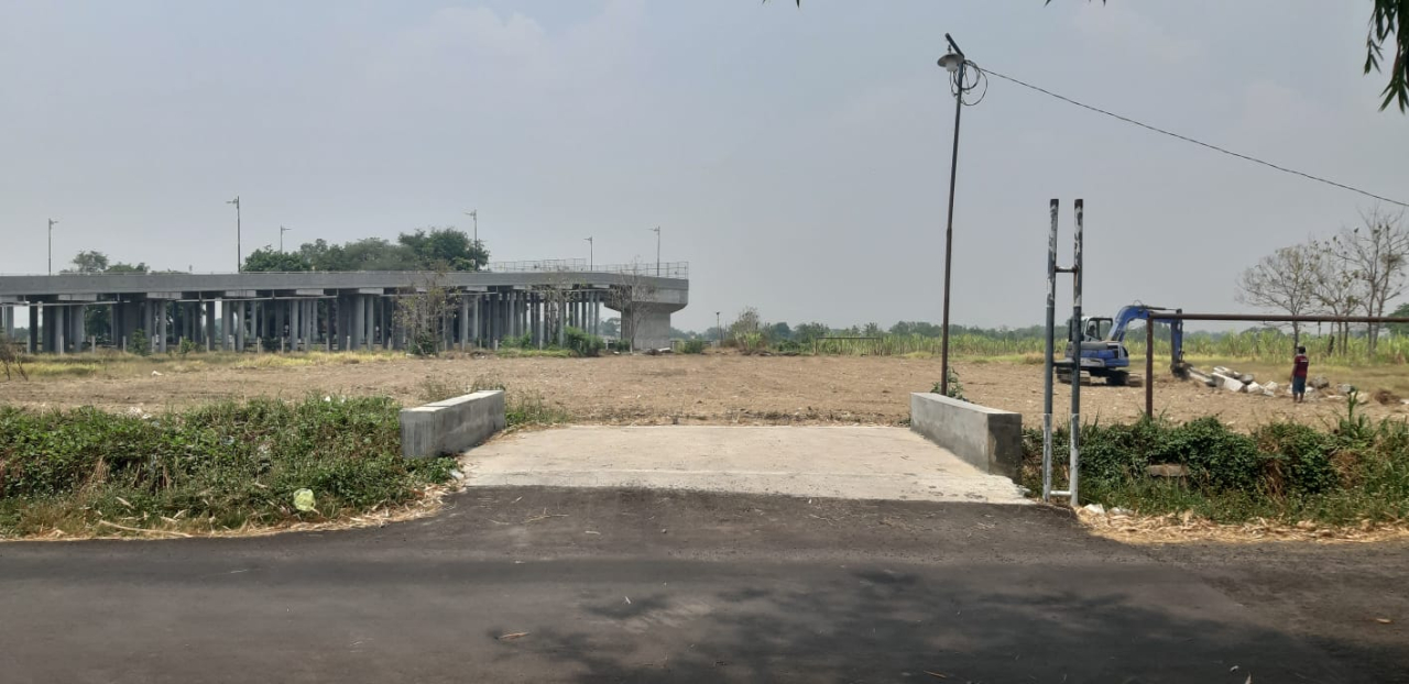 Bangunan jembatan pendukung sarana olahraga di RT 08, RW 03 Desa Kedinding. SP/JUM