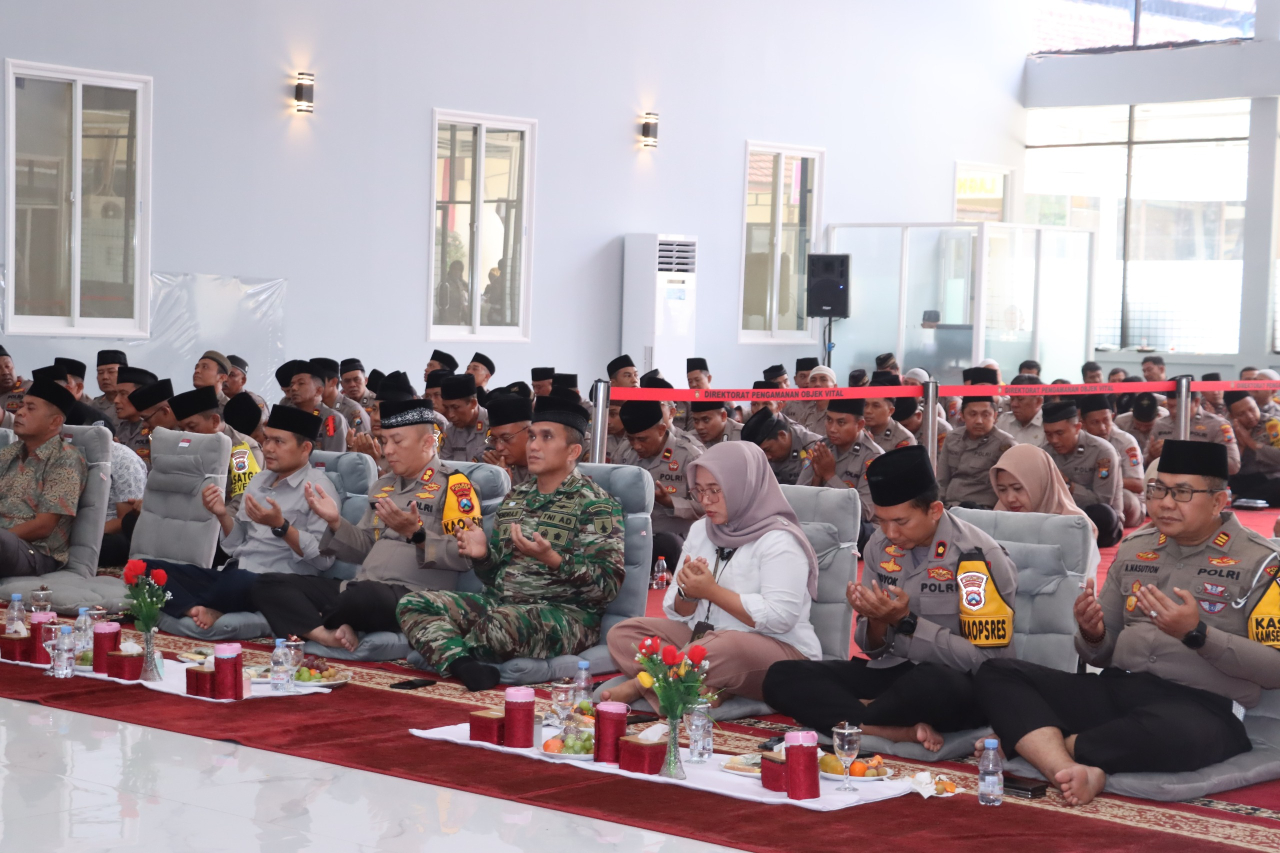 Doa bersama yang digelar di aula Tantya Sudirajati Polres Blitar, Jumat (27/9). SP/Lestariono