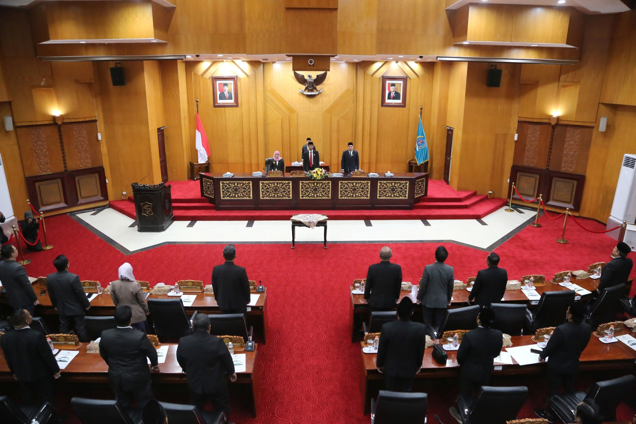 Sidang Paripurna penetapan Empat calon pimpinan DPRD Kota Surabaya di gedung paripurna DPRD Kota Surabaya.