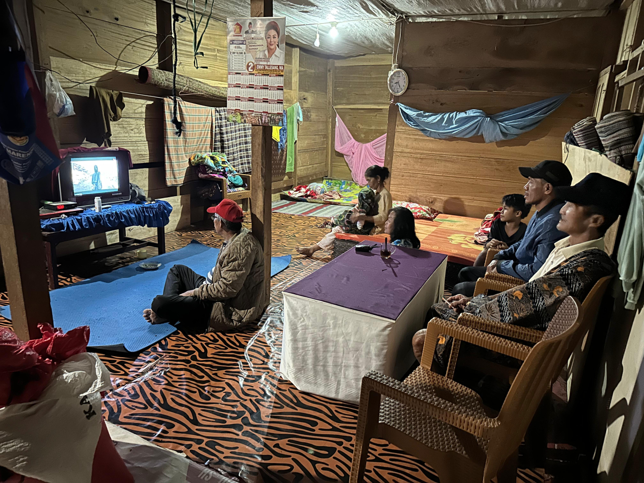 Kehadiran listrik di desa Ilan Batu Uru, Kecamatan Walenrang Barat, Kabupaten Luwu, Sulawesi Selatan tidak hanya dimanfaatkan warga untuk aktivitas sehari hari, tetapi juga untuk menunjang roda perekonomian. Foto/Humas PLN