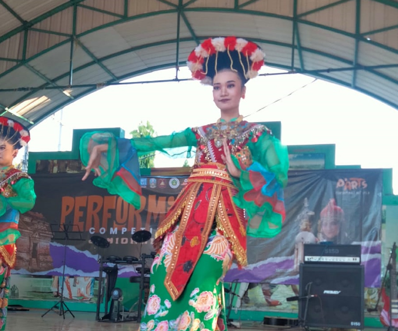 Penampilan tim tari Lenggang Nyai dari siswi SMPN 2 Sukodono. SP/ HDK