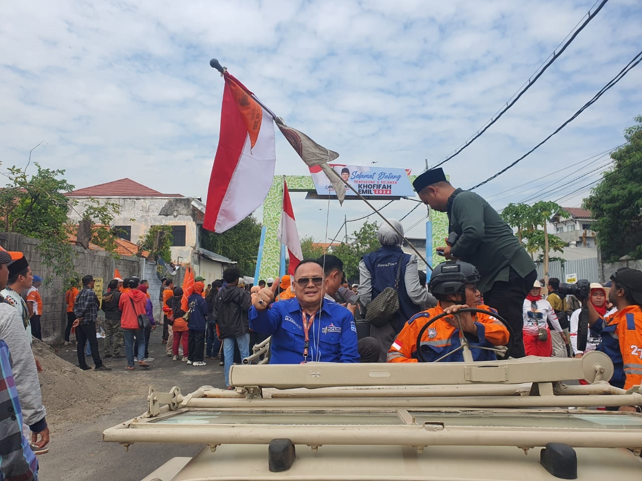 Persiapan pasangan Khofifah Indar Parawansa-Emil Elestianto Dardak jelang debat perdana Pilgub Jawa Timur 2024. SP/ RIKO
