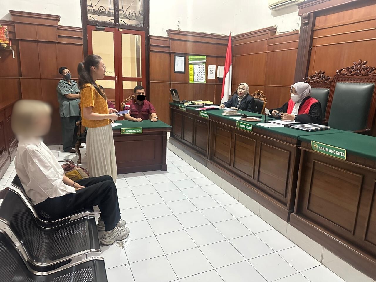 WNA asal Rusia, berinisial DM yang diamankan dalam Patroli Siber oleh Kantor Imigrasi Kelas I Khusus TPI Surabaya. SP/ NI