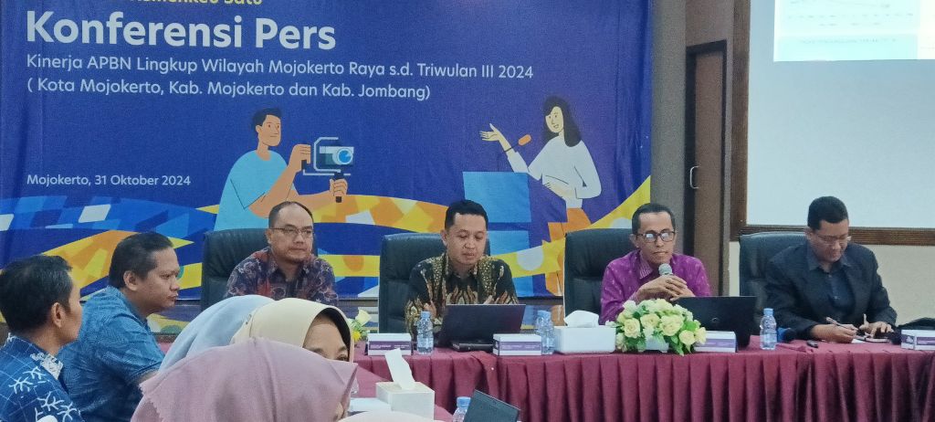 konferensi pers terkait kinerja APBN Lingkup Wilayah Mojokerto Raya