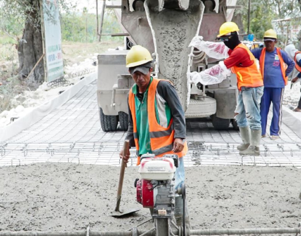 Progres pembangunan infrastruktur jalan di ruas Kembangbahu - Sukobendu dan Sukobendu-Dumpi, Jawa Timur. SP/ LMG