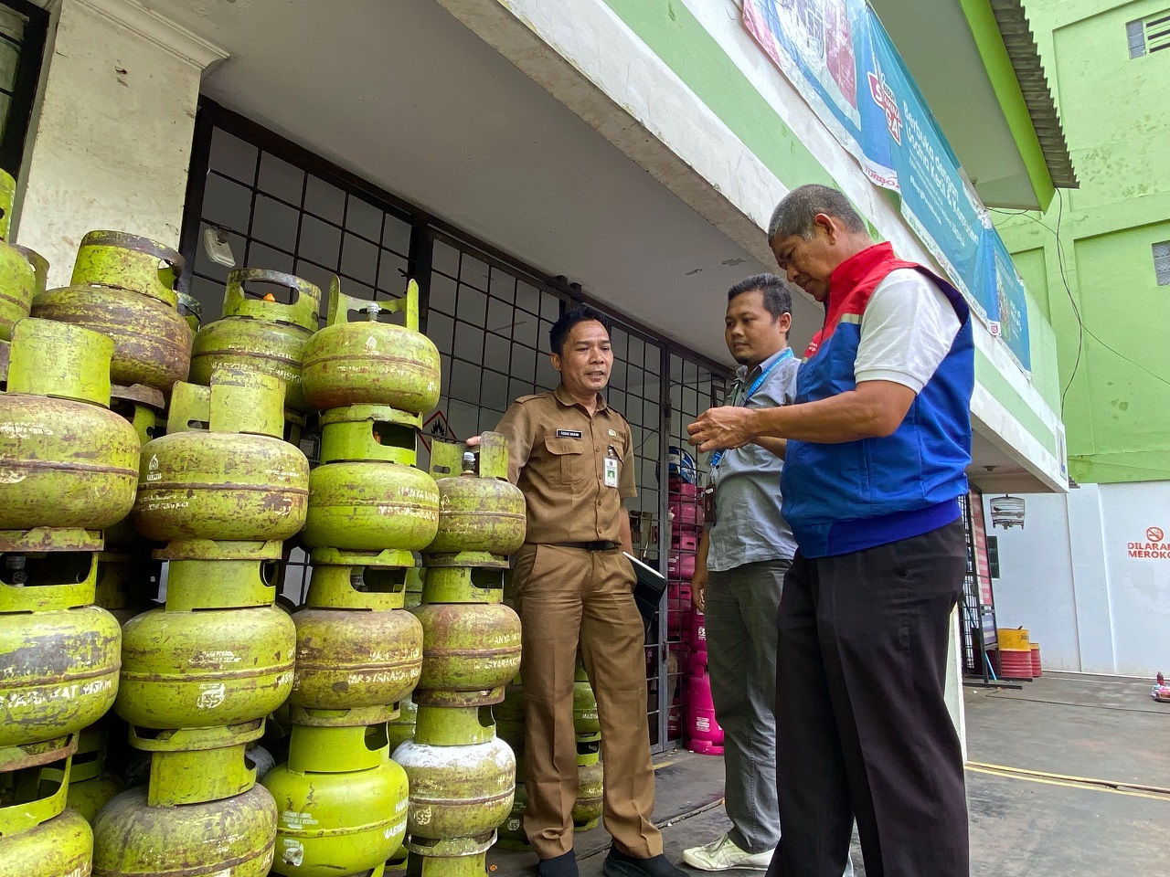 Ilustrasi. Stok sejumlah elpiji subsidi mulai dibatasi dan langka. SP/ TLG