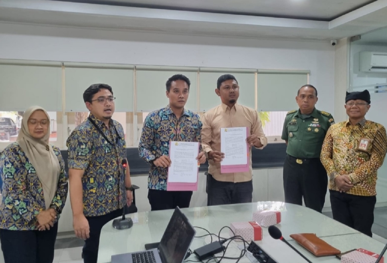 Penandatanganan kontrak kerja Revitalisasi Pasar Induk dan Asrama Inggrisan. SP/ BYW