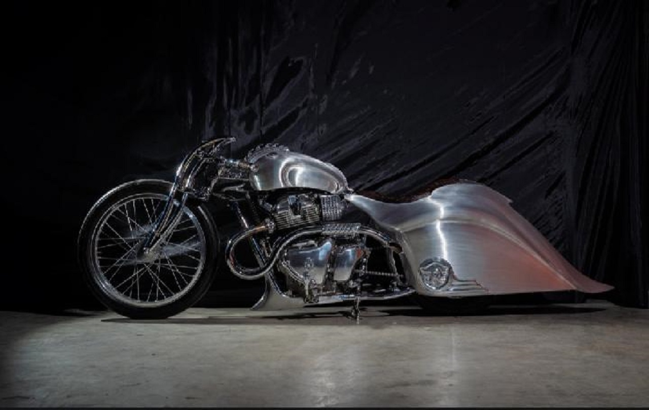 Royal Enfield memperkenalkan Phoenix – sepeda motor kustomisasi pertama yang dibangun bersama AMS Garage. SP/ JKT