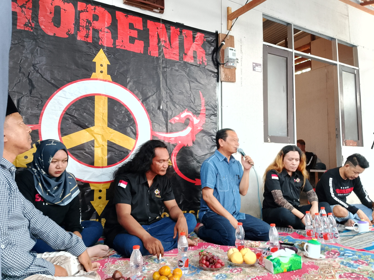 Calon bupati Lamongan, H. Abdul Ghofur saat menyampaikan program yang akan dijalankan ketika menjadi bupati di hadapan Ormas Shorenk. FOTO:SP/MUHAJIRIN