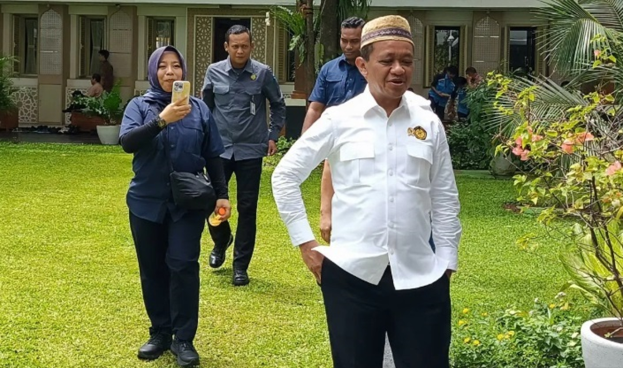 Menteri ESDM, Bahlil Lahadalia, memberikan kriteria penerima dan pengguna BBM Subsidi hanya digunakan untuk kendaraan pelat kuning.