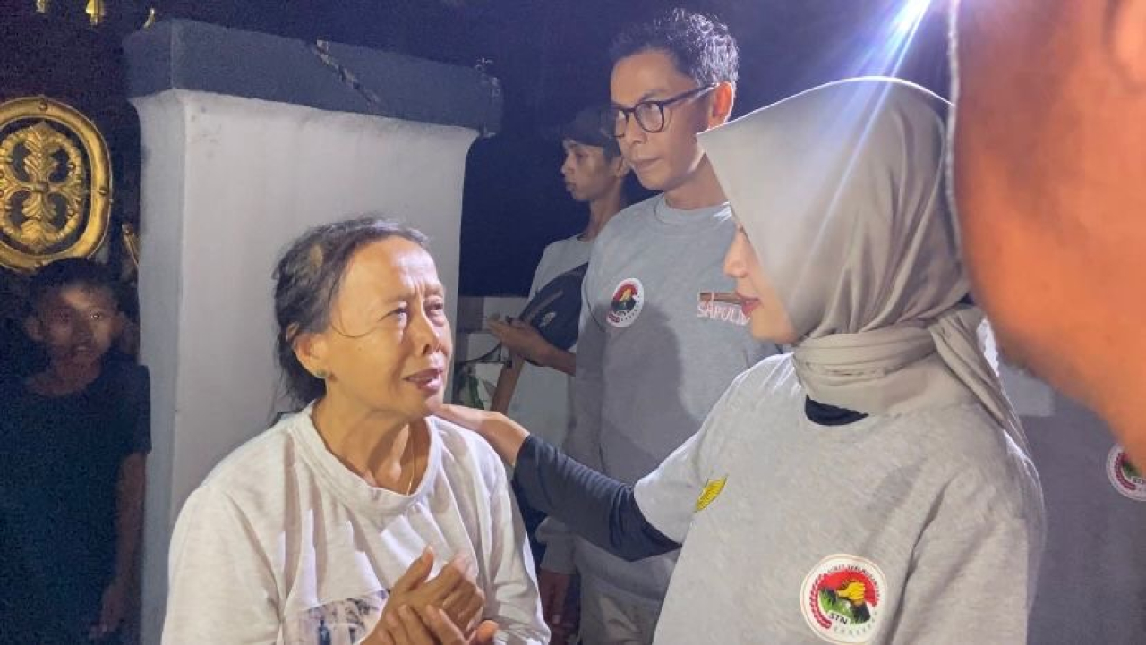 Mbak Vinanda meninjau rumah warga lokasi bencana puting beliung