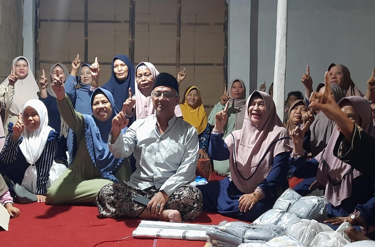 Gus Qowim saat mengisi pengajian ibu ibu di Keluraham Gayam