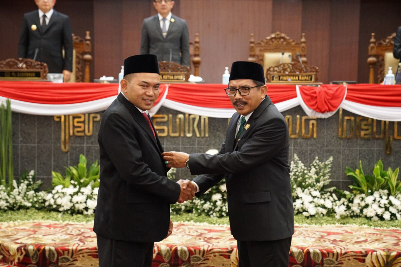 Anggota DPRD Jatim Eko Wahyudi resmi disematkan Pin oleh Ketua DPRD Jatim Musyafak Rouf, Sabtu 9/11/2024.