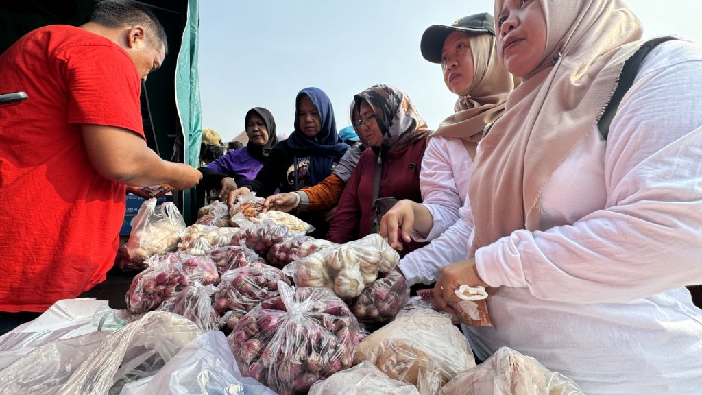 Pasar mirah Hari Korpri di Kota Mojokerto diaerbu warga