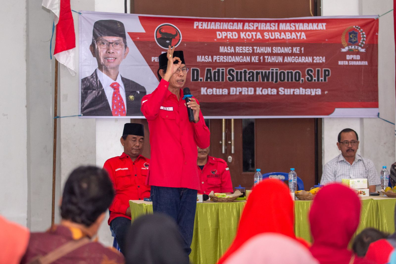 Ketua DPRD Kota Surabaya, Adi Sutarwijono saat menggelar Reses di kawasan Rungkut, Sukolilo, Wonocolo, Sukolilo, Gununganyar, Mulyorejo dan kecamatan Bulak.