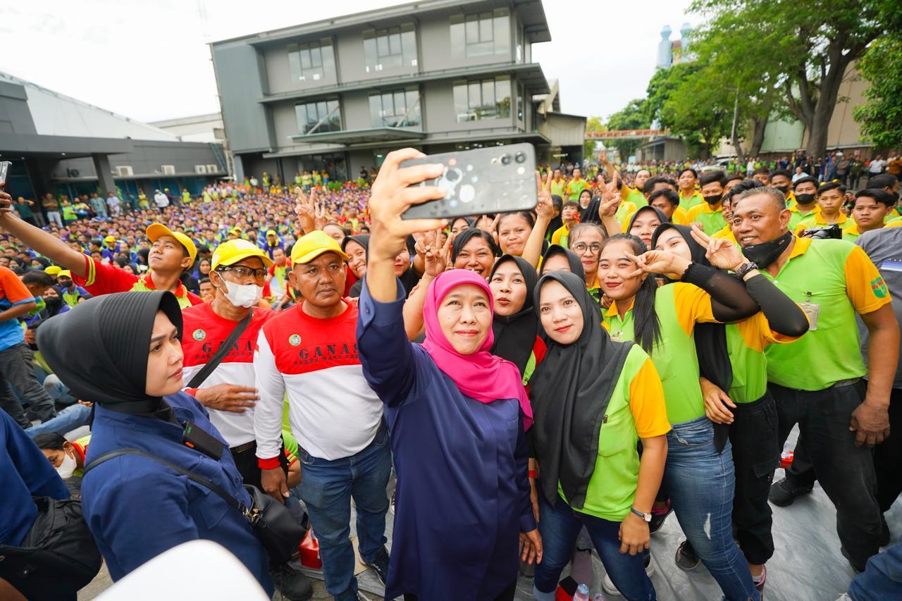 Calon Gubernur Jawa Timur Nomor Urut 2 Khofifah Indar Parawansa di kawasan Sedati Sidoarjo, Rabu (20/11/2024) sore. SP/ RIKO