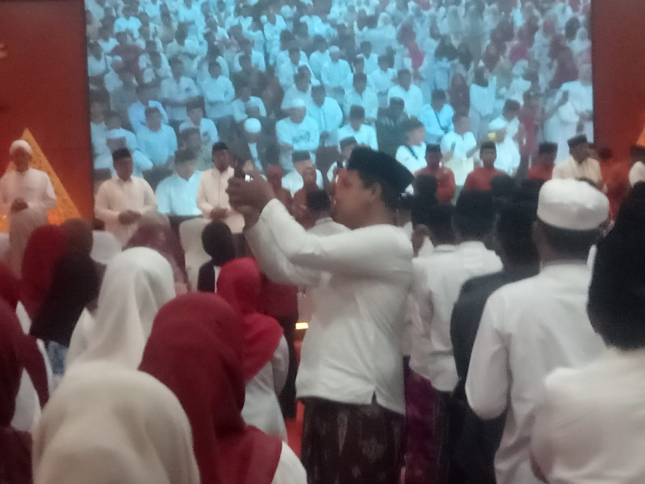 Para Relawan dan Simpatisan se-Kabupaten Sumenep berkumpul di  Aula pesantren UNIBA Kabupaten Sumenep. SP/ Ainur Rahman