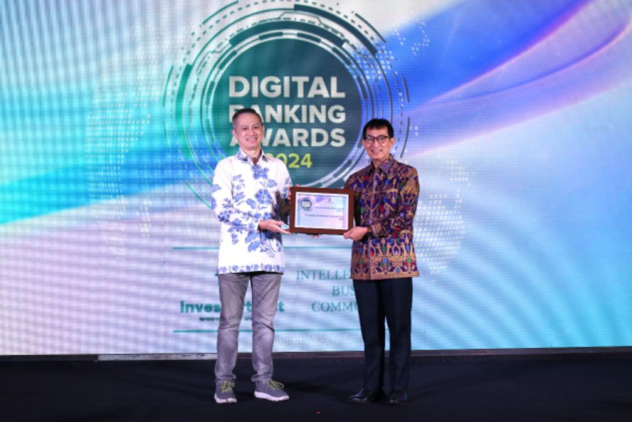 PT Bank Danamon Indonesia Tbk menerima penghargaan pada ajang Digital Banking Awards 2024 Sebagai Pemenang Kelompok KBMI 3 – Dimensi Manajemen Risiko.