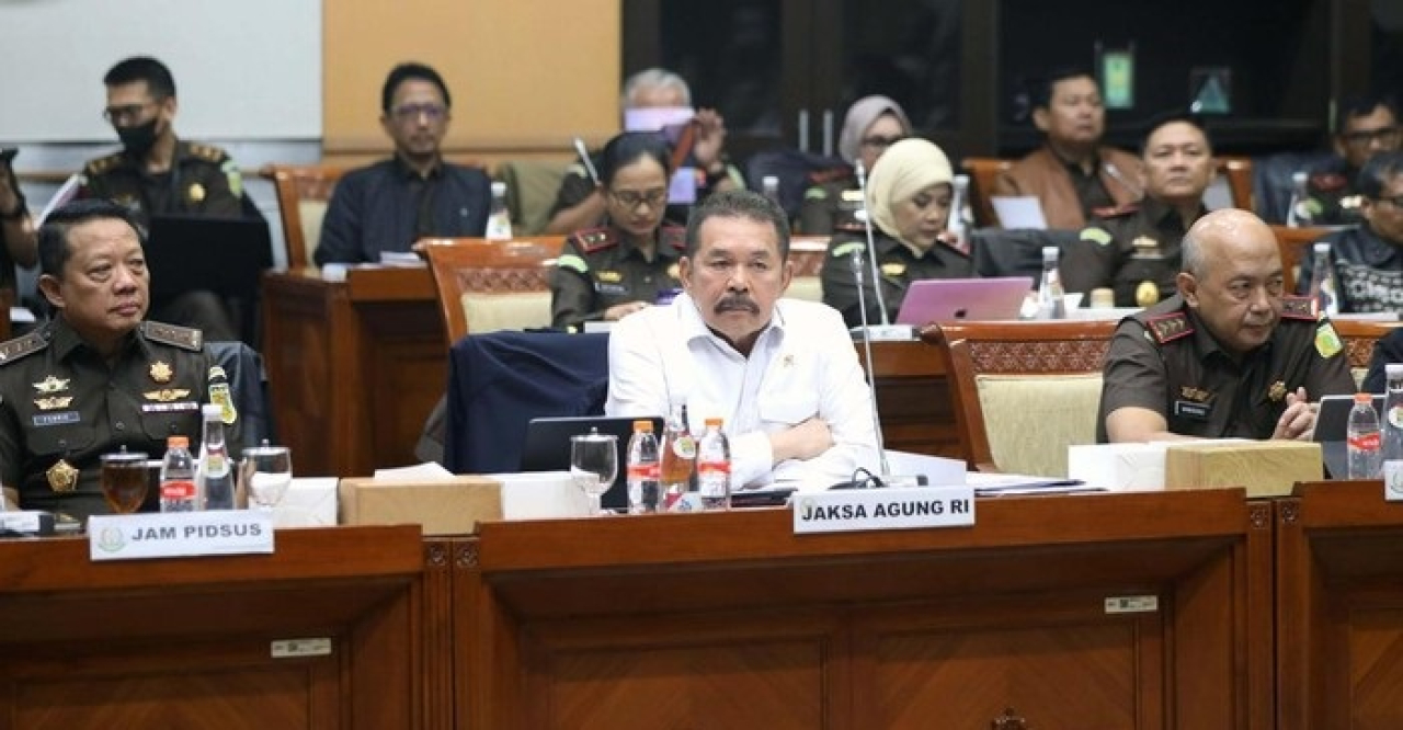 Jaksa Agung ST. Burhanuddin bersama Wakil Jaksa Agung Feri Wibisono dan Jampidsus Febrie Adriansyah memaparkan kasus Ronald Tannur kepada Komisi III DPR di Kompleks Parlemen, Senayan, Jakarta, Rabu (13/11/2024).