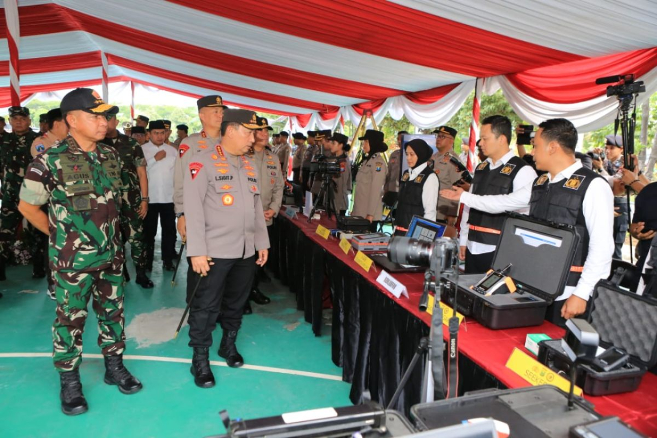 Kapolri dan Panglima TNI saat sidak kesiapan pengamanan Pilkada serentak pada 27 November 2024.