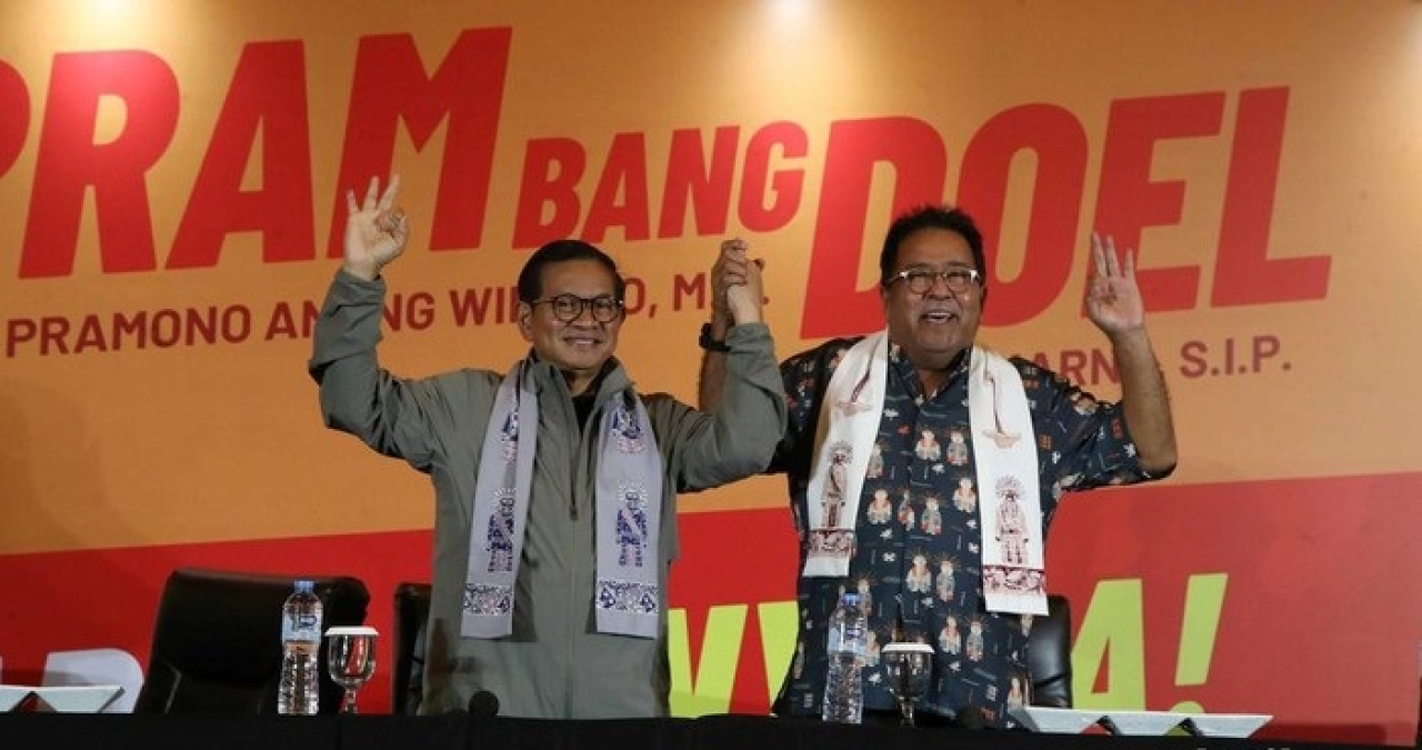 Pramono Anung dan Rano Karno merayakan kemenangan setelah mengetahui hasil hitung cepat, bahwa Pram-Rano bisa menang 1 putaran.