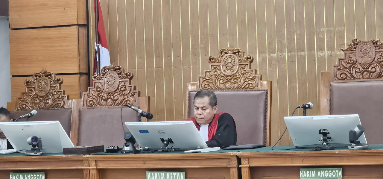 Hakim tunggal Praperadilan PN Jakarta Selatan, Afrizal Hady saat mengabulkan praperadilan Gubernur Kalsel dengan mengugurkan status tersangka dari KPK.