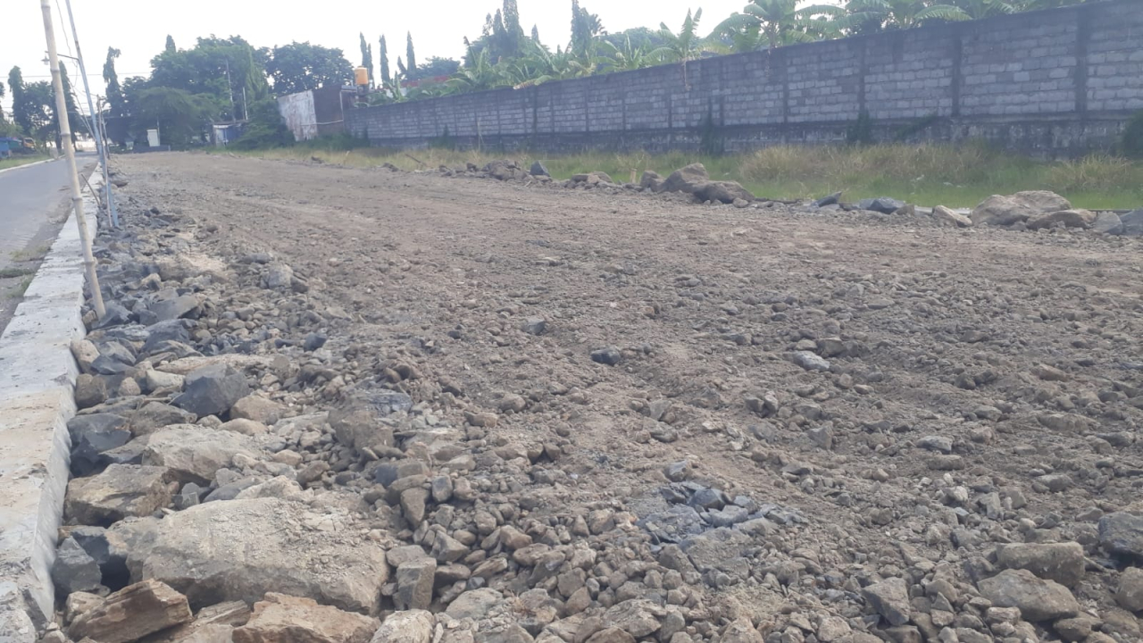 Pengurugan lahan TKD  Desa Pilang, Kecamatan Wonoayu. SP/JUM