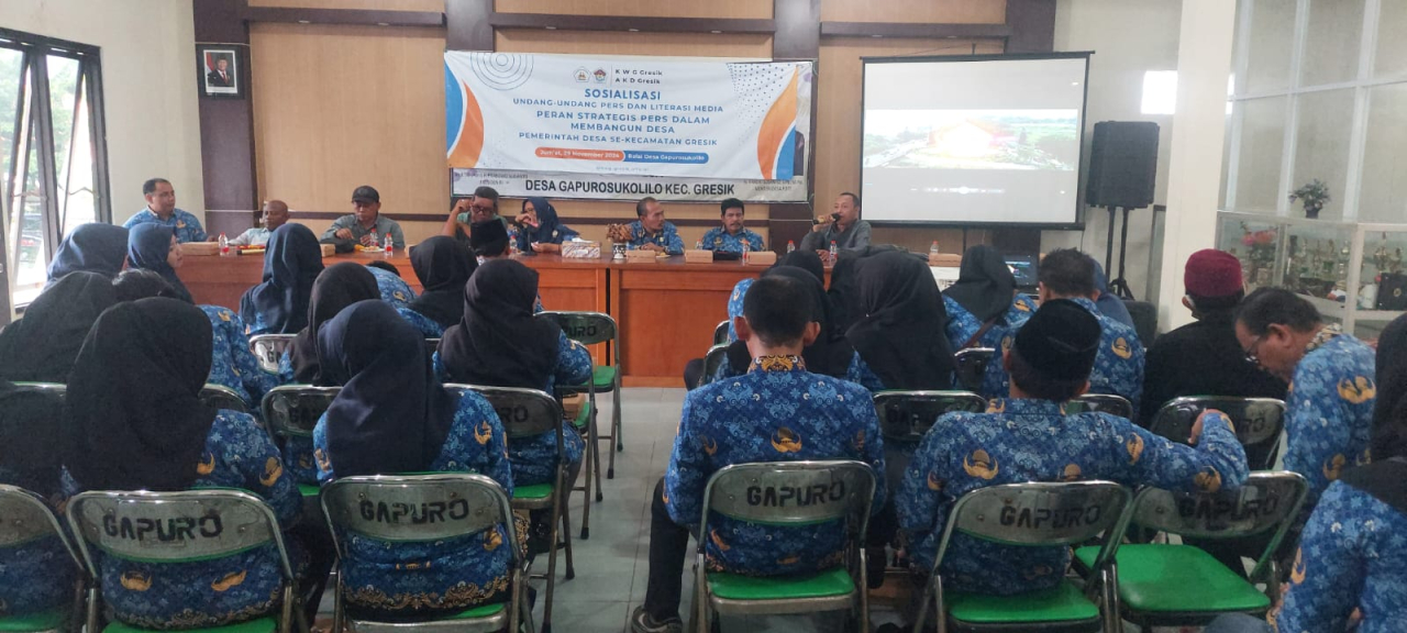 Suasana sosialisasi kegiatan edukasi literasi media yang diikuti puluhan perangkat dan kepala desa di wilayah Kecamatan Gresik, bertempat di Balai Desa Gapurosukolilo, Jumat (28/11). SP/M Aidid