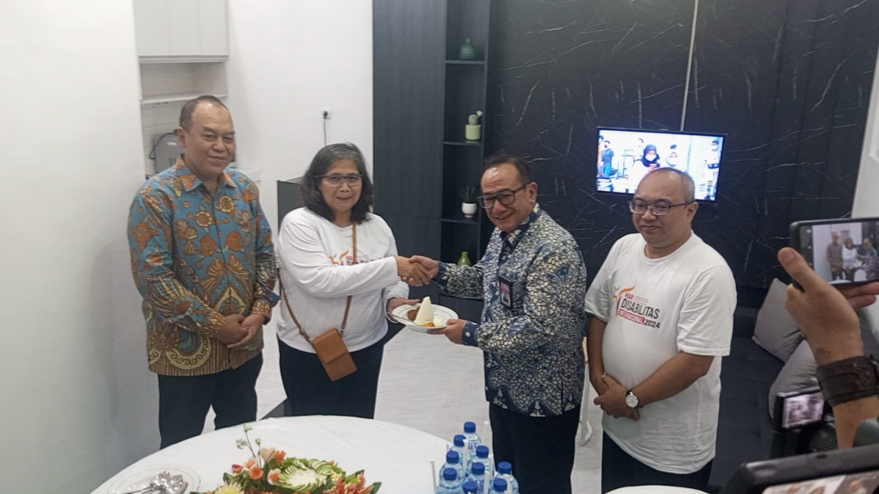 Peresmian dua ruangan yang sebelumnya berlevel VIP, kini telah direnovasi dan ditingkatkan menjadi VVIP tersebut dilakukan oleh PJ Walikota Kediri, Zanariah