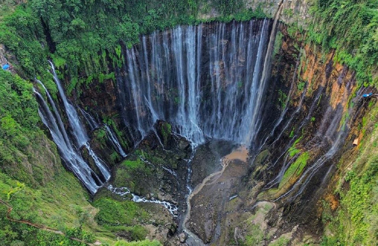 Pesona Air Terjun Tumpak Sewu Lumajang, Jawa Timur. SP/ LMJ